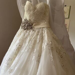 Allure Bridal Wedding  Dress